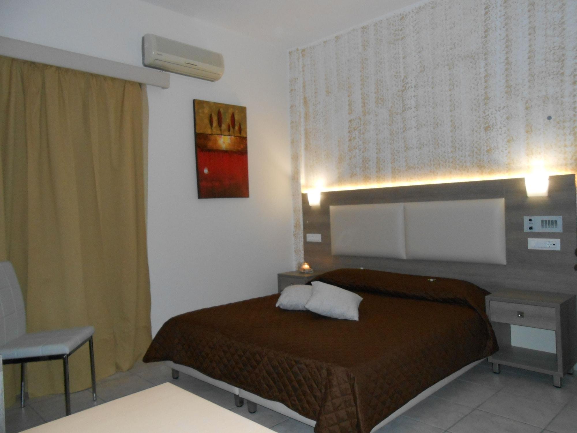 Voula 3* Hersonissos (Crete)