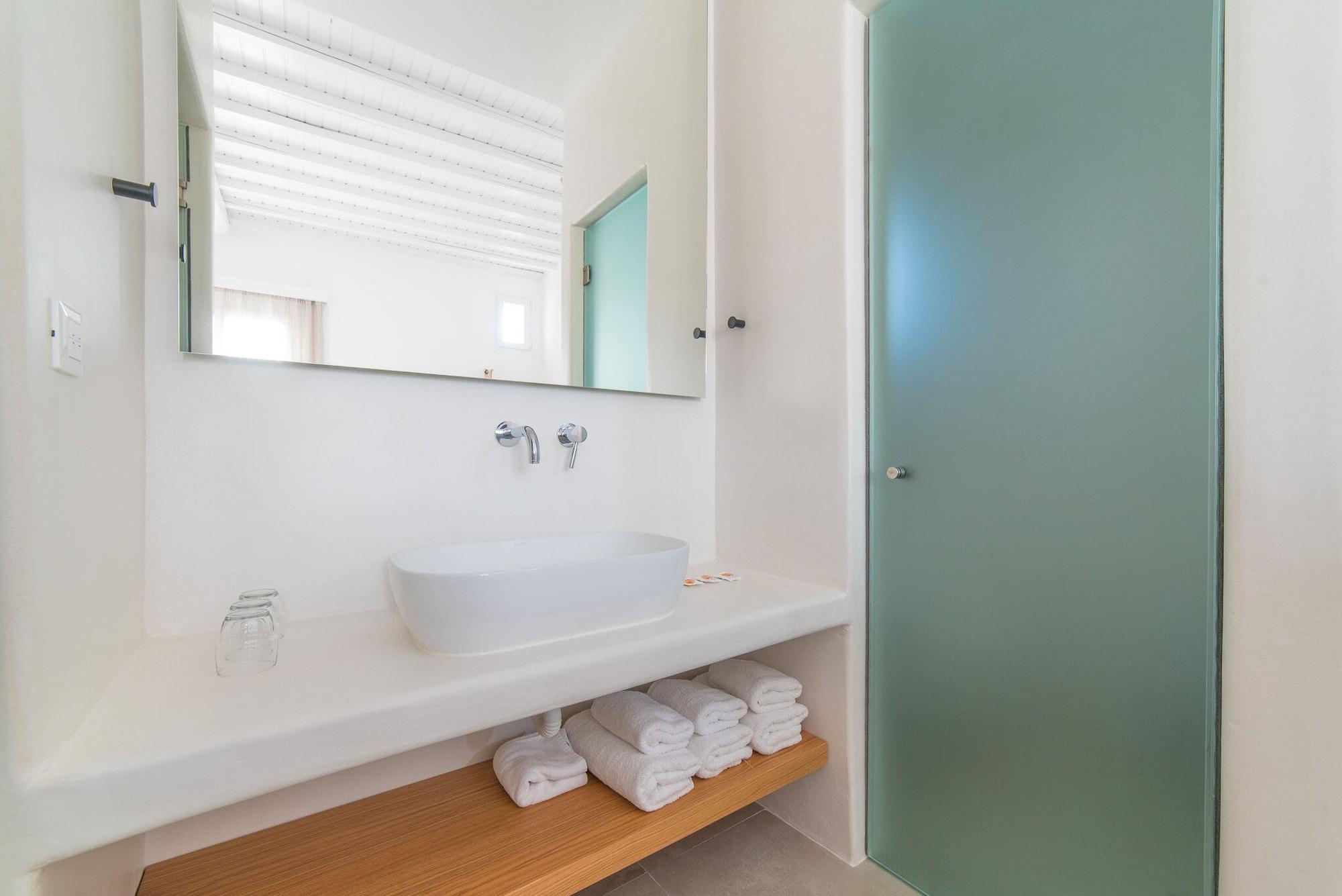 Vienoula's Garden Hotel 4*