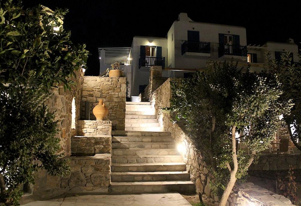 Vienoula's Garden Mykonos Town