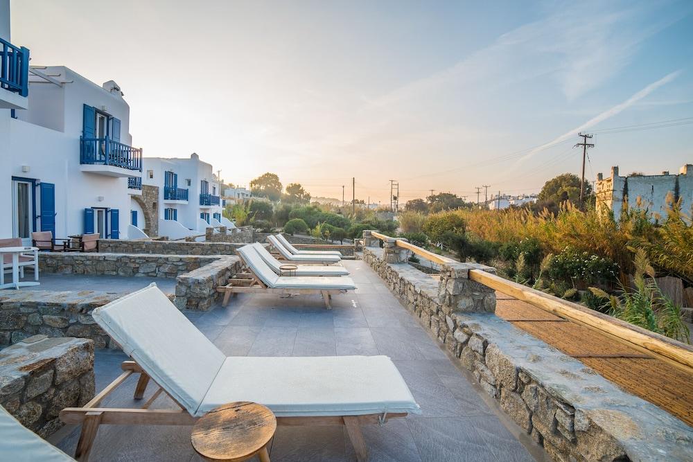 Vienoula's Garden 4*