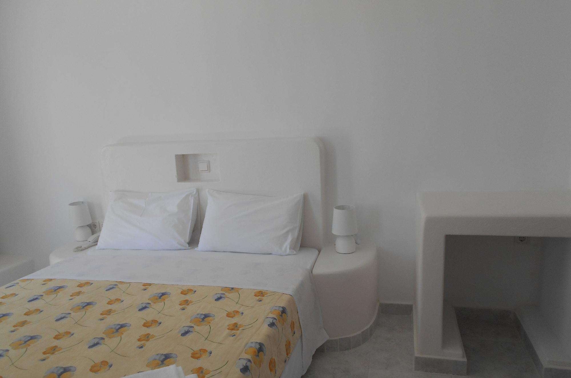 Apartment Black Kamari (Santorini)