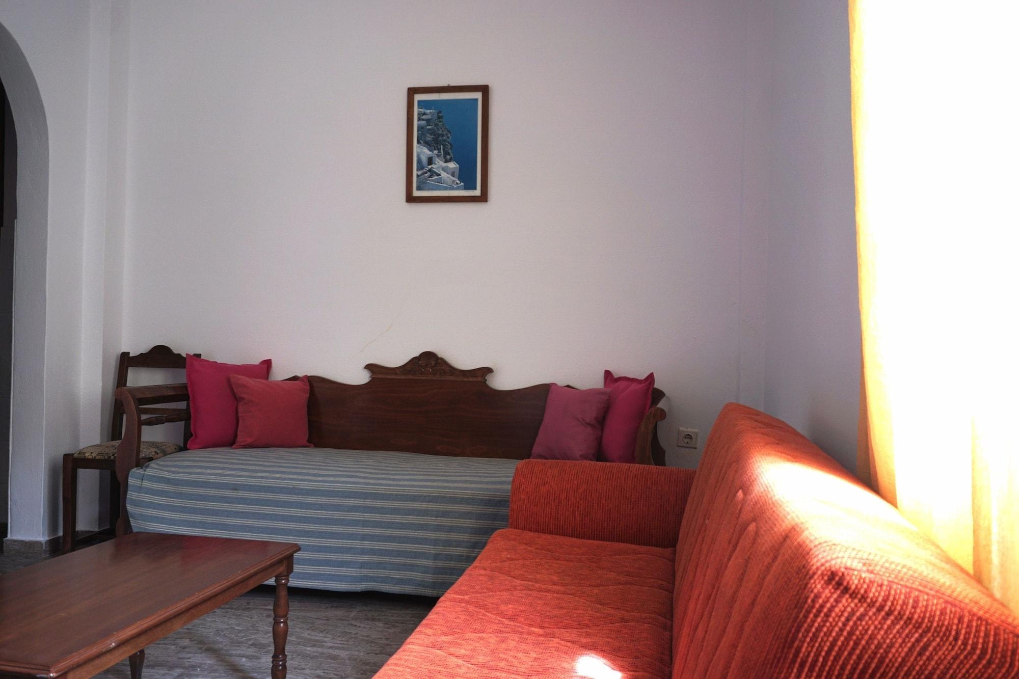 Black Kamari (Santorini)