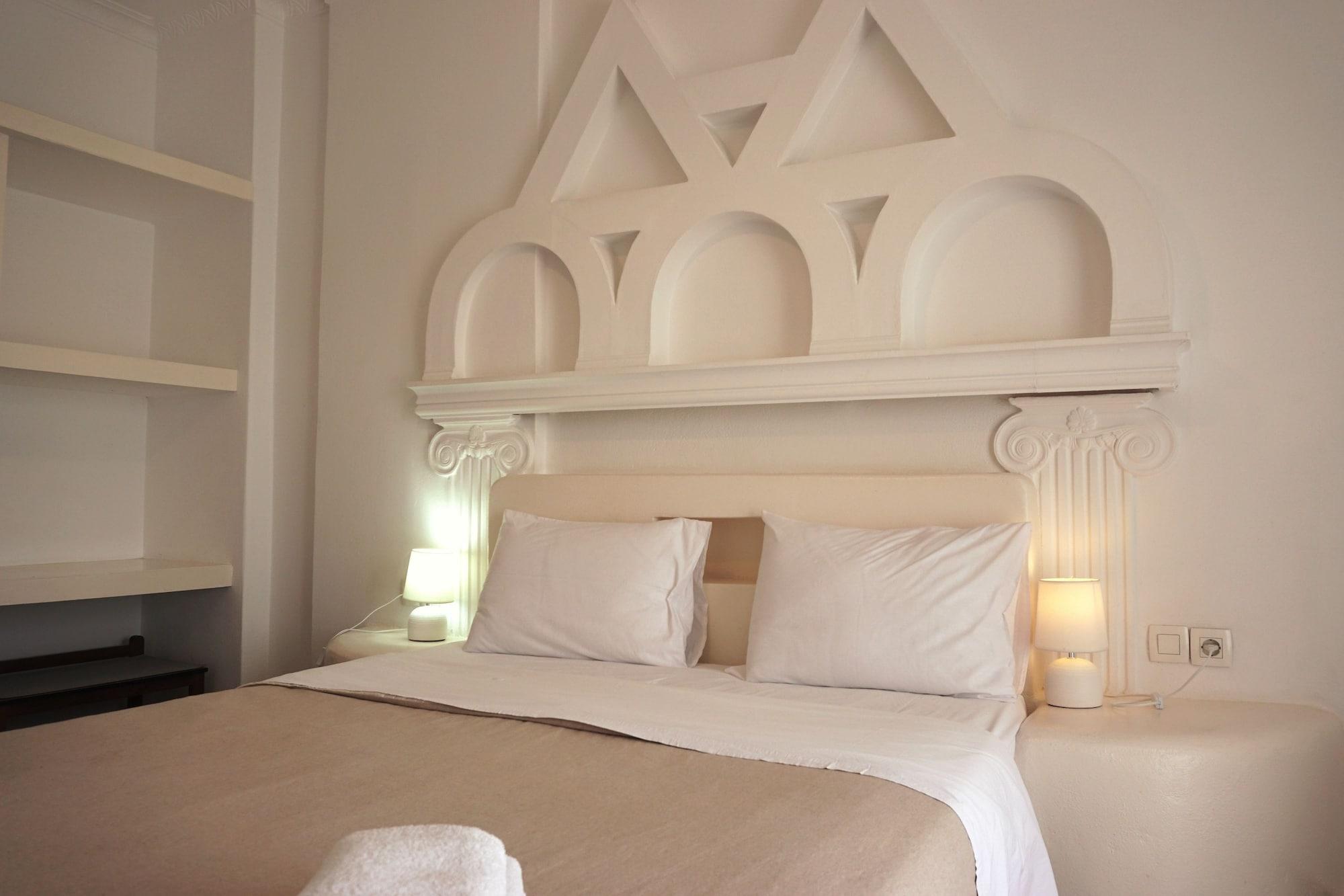 Black Apartment Kamari (Santorini)