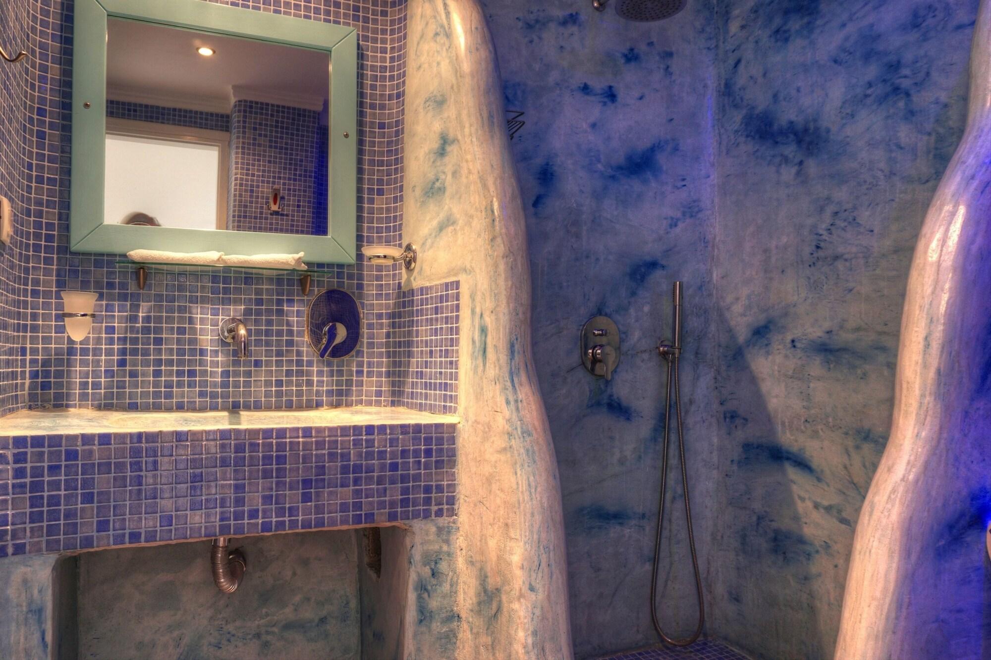 Apartment Black Kamari (Santorini)