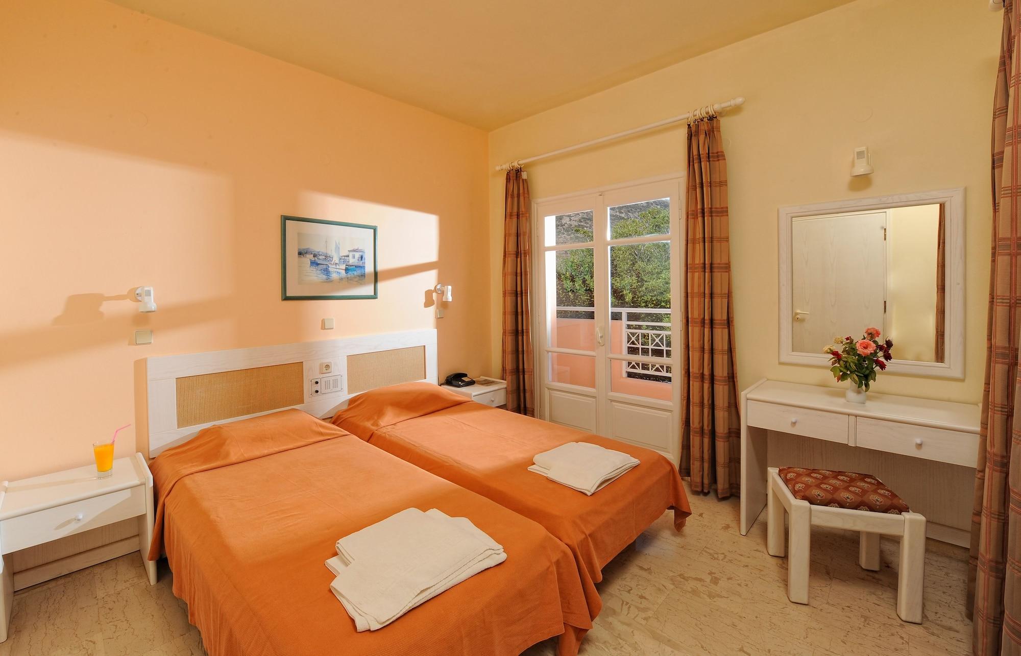 Manolis Aparthotel 3*