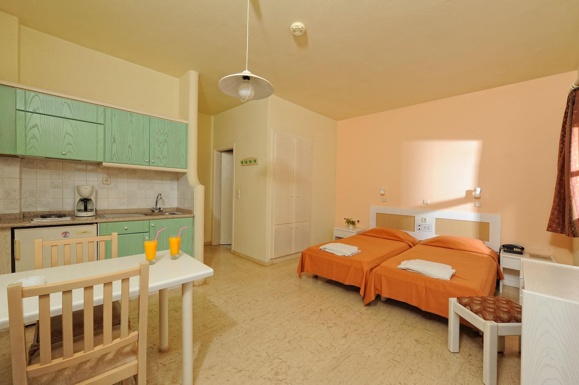 Manolis Aparthotel 3*