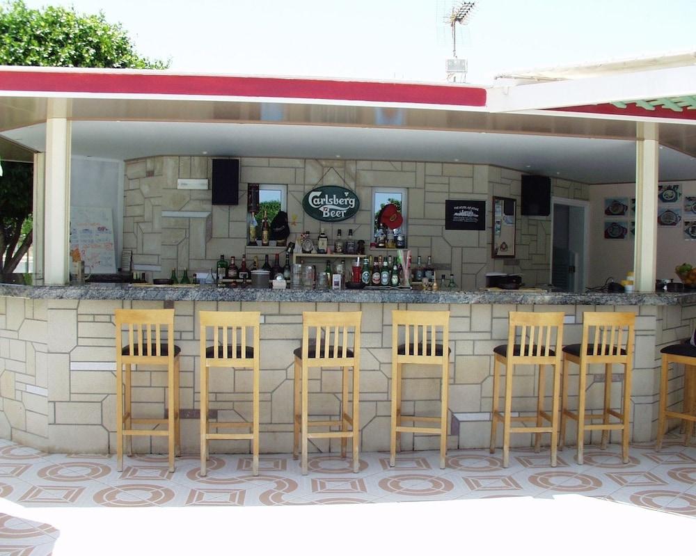 Aparthotel Manolis 3*