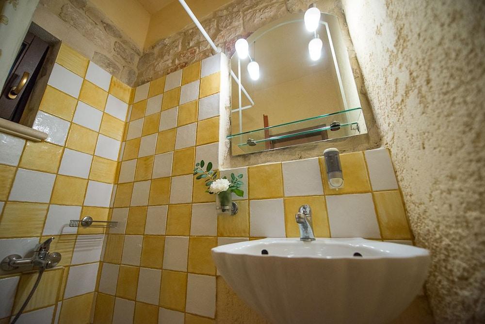 Dantes Maisonettes Apartment