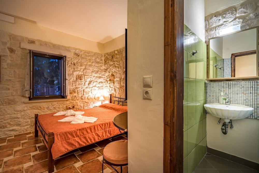 Dantes Maisonettes Apartment *