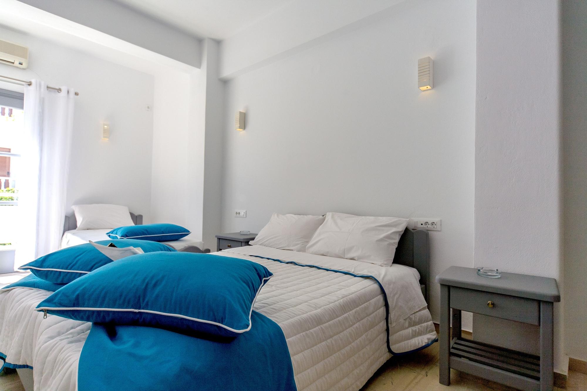 Blue Waves & 2* Kamari (Santorini)