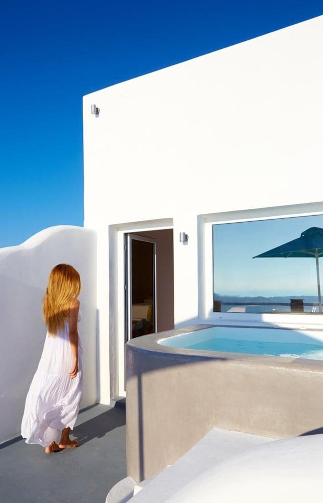 Adore Santorini Hotel