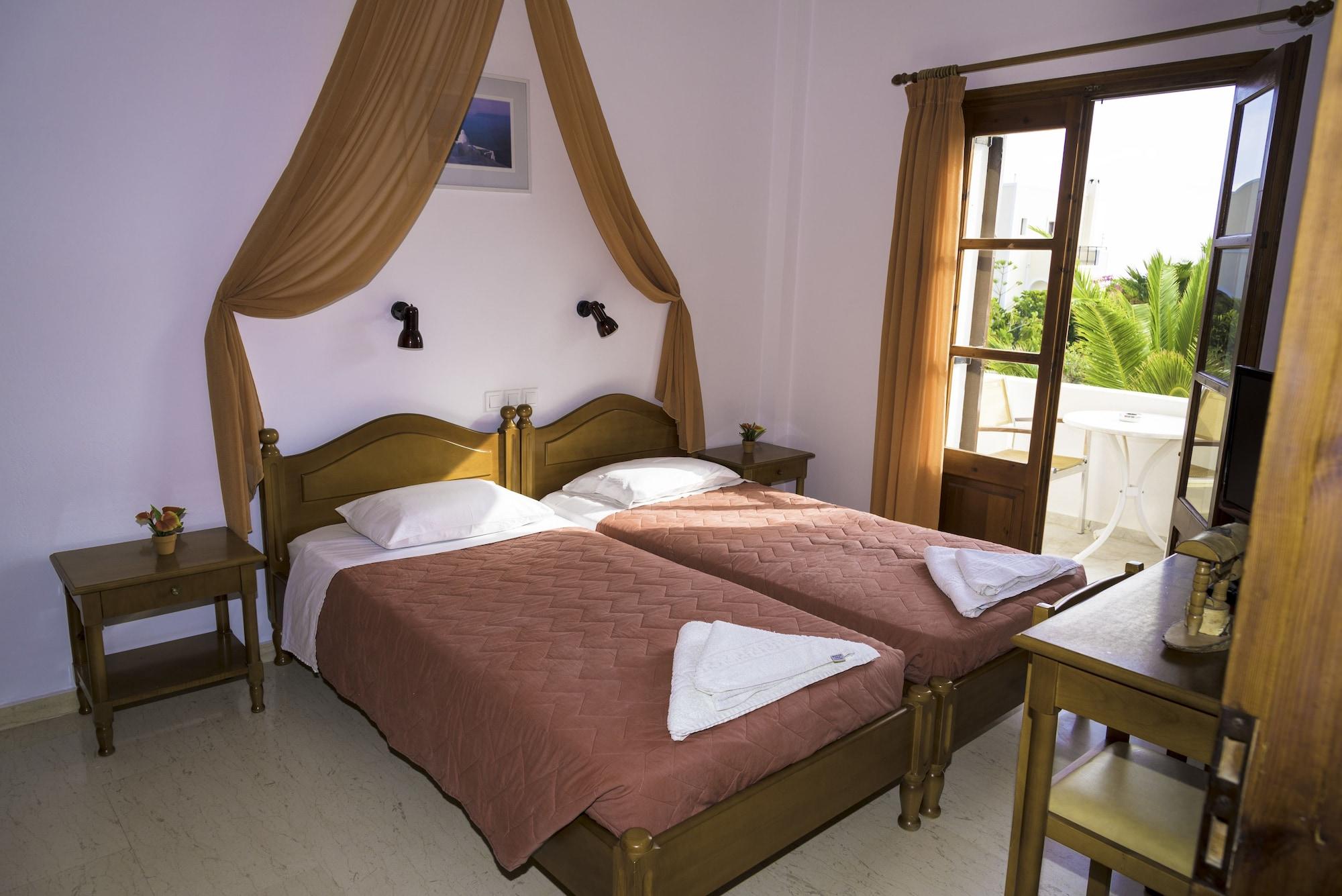 Hotel Angira Kamari (Santorini)