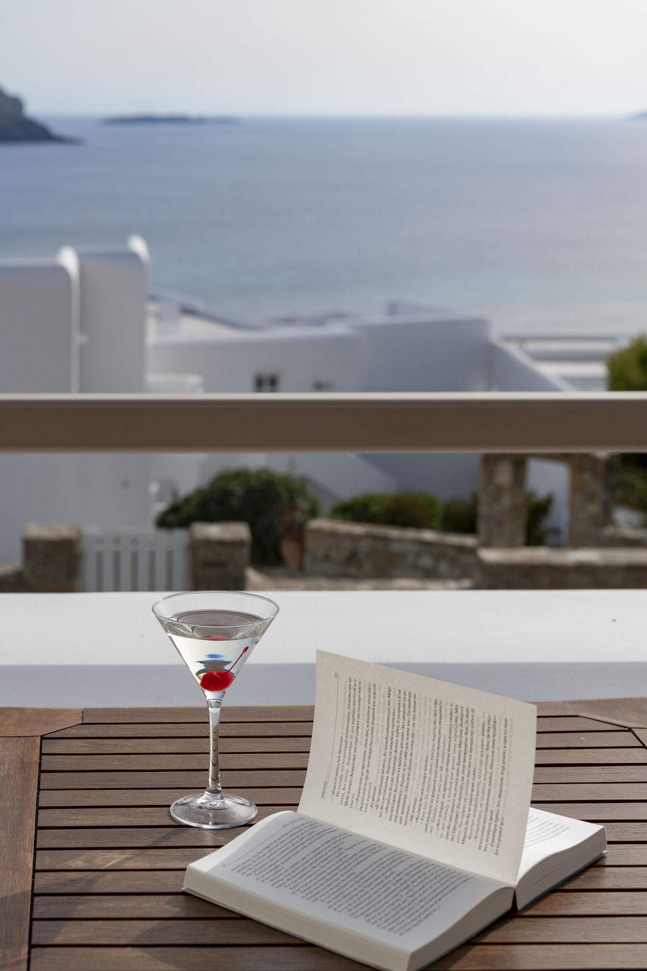 Hotel Lithos By Spyros & Flora 4*