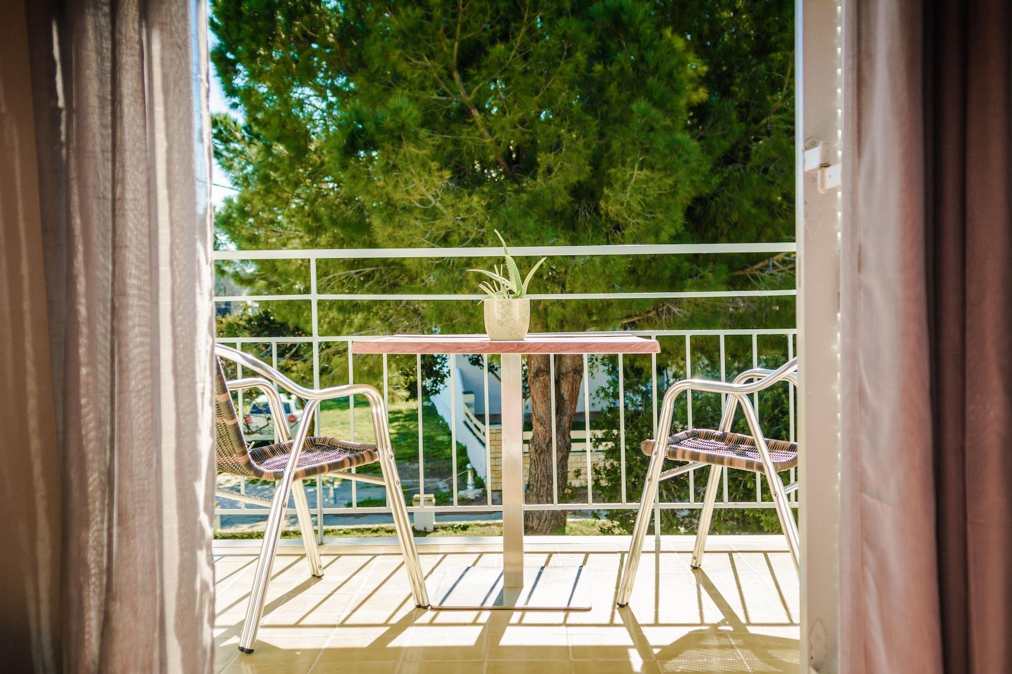 Apartment Three Seasons