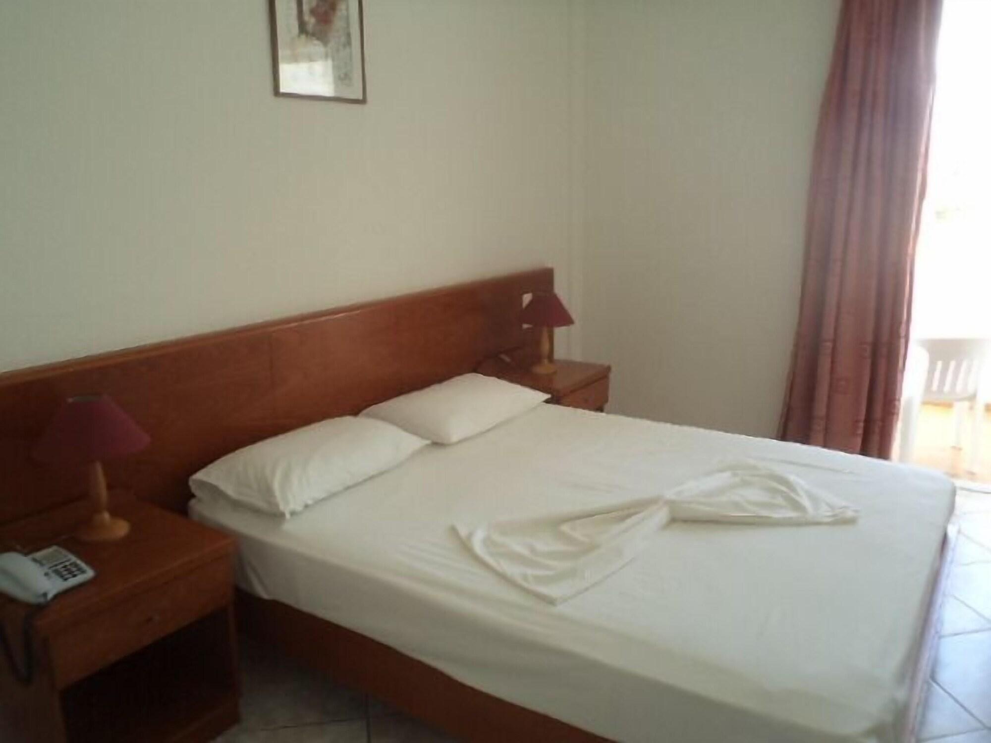 Kamari Bay Hotel 2*