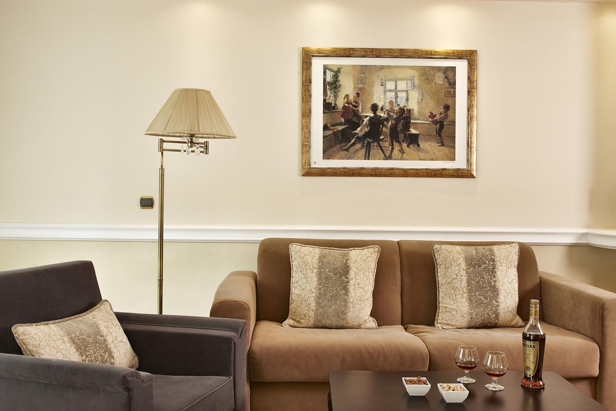 Ava And Hotel Athens