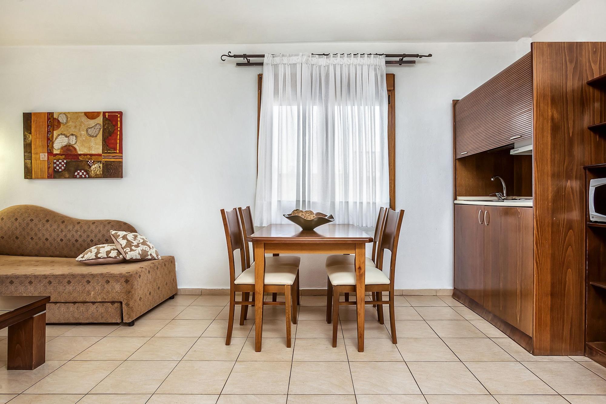 Nereides Aparthotel Hanioti