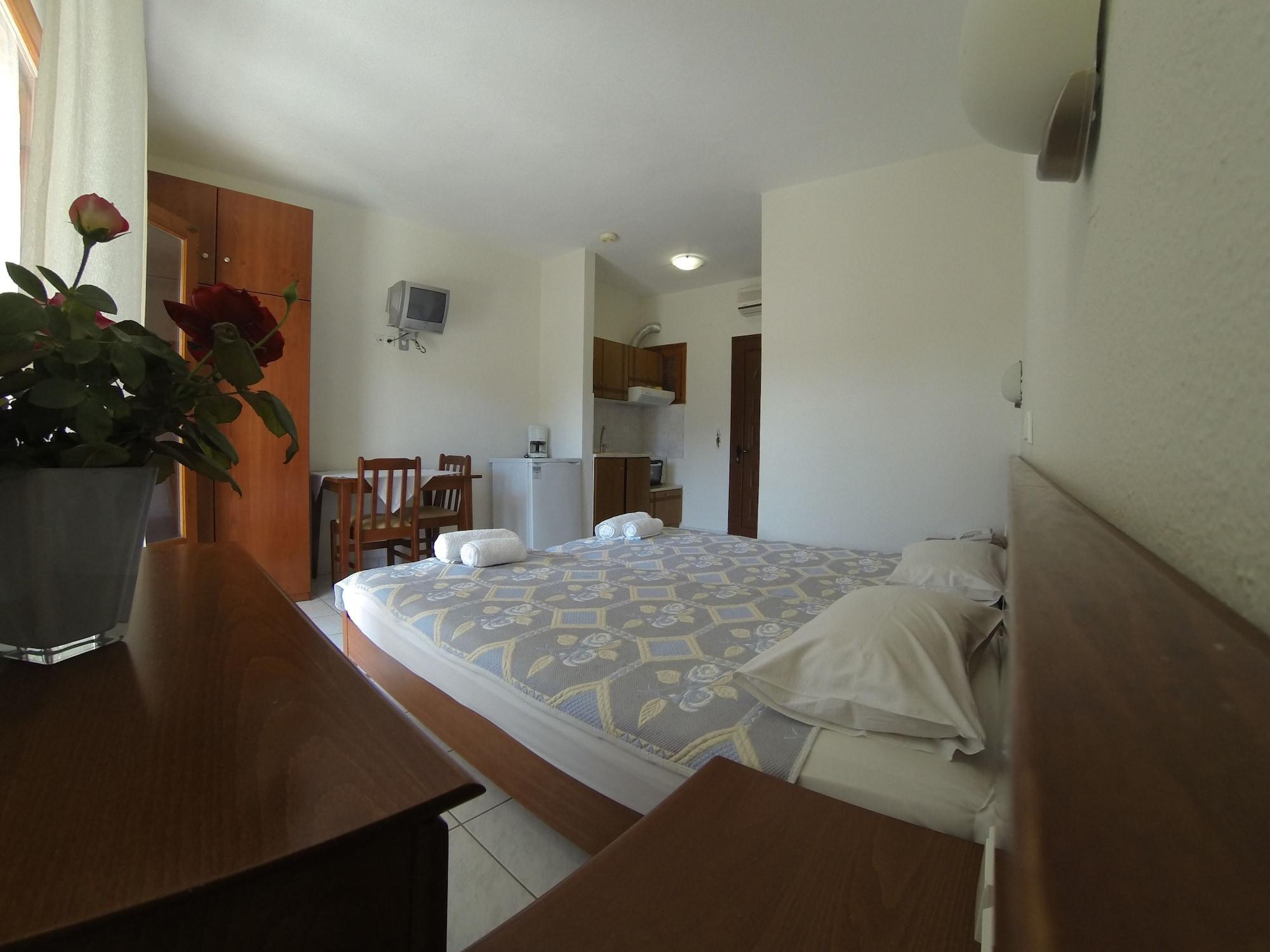 Argo Aparthotel *