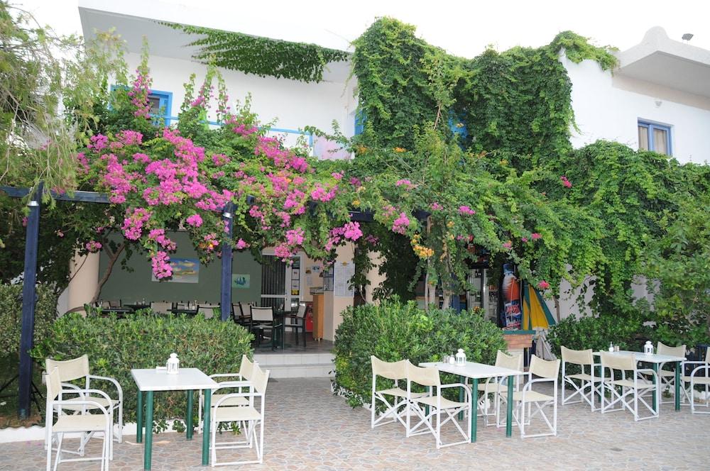 Costas & Chrysoula Aparthotel 3*