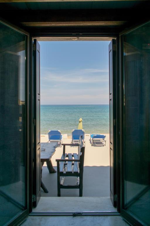 Volakas Beachfront Villa *