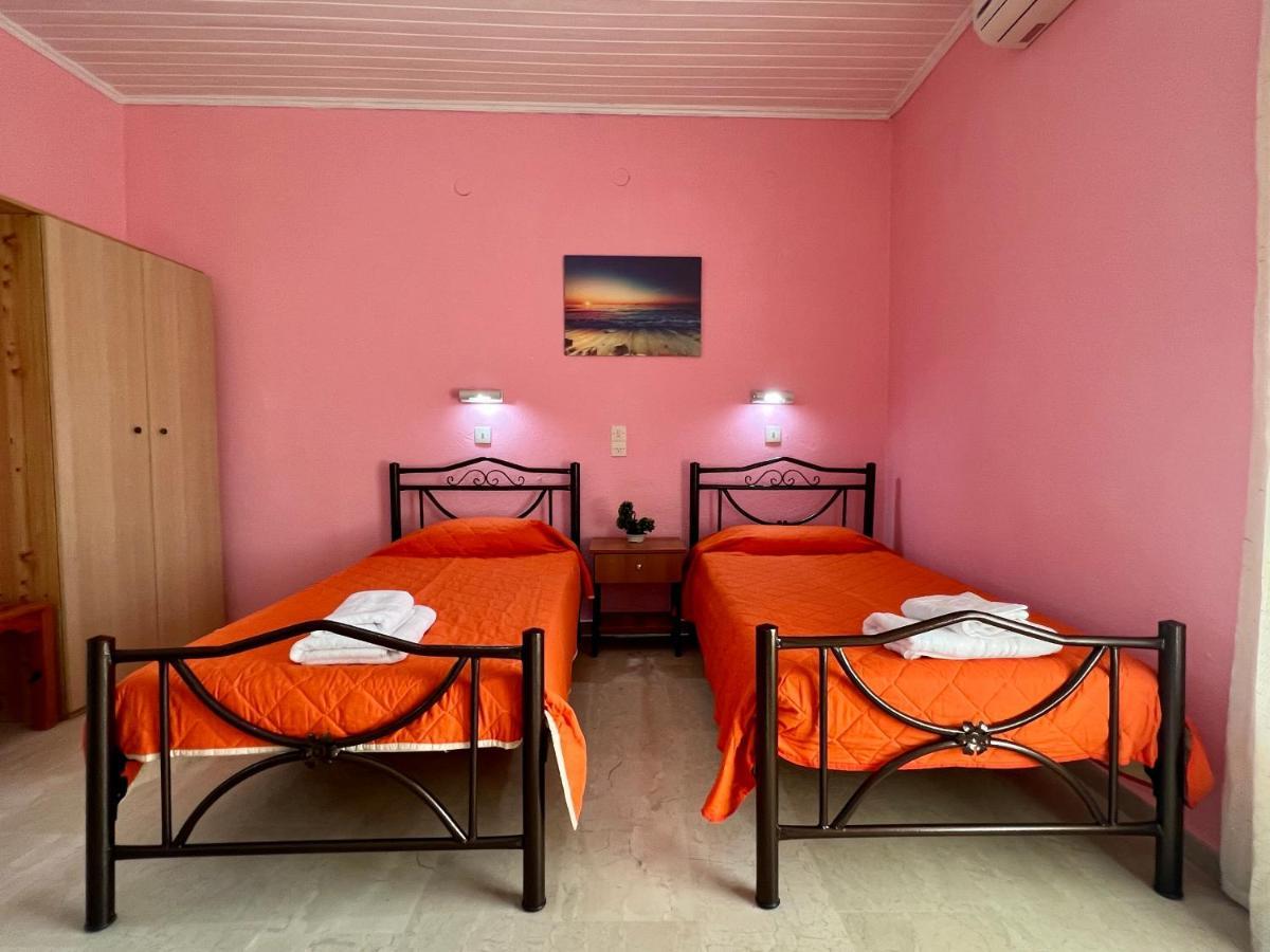 Aparthotel Elena Pool
