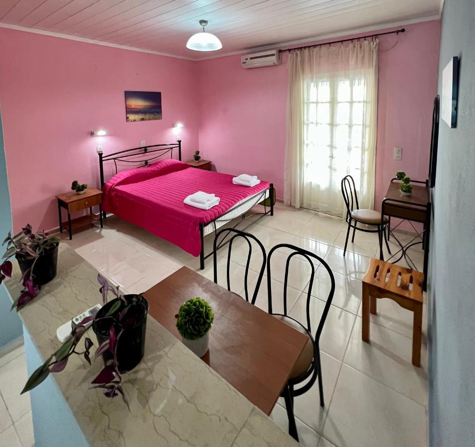 Elena Pool Aparthotel 2*