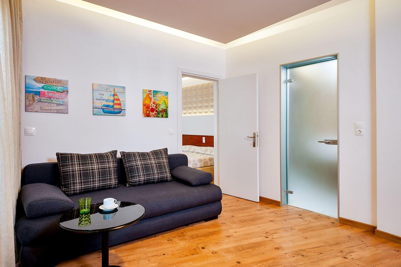 Elina Aparthotel 3*
