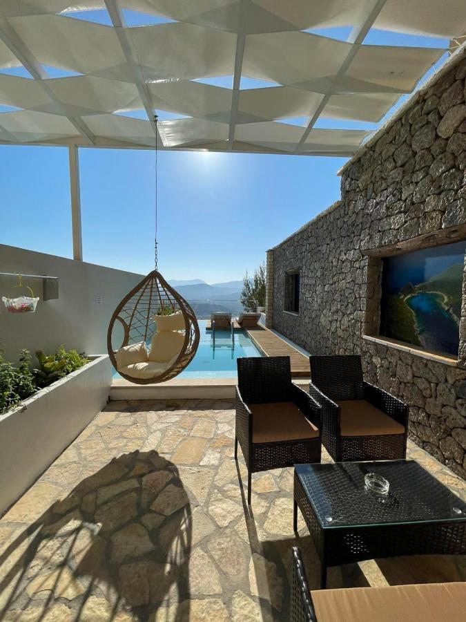 Zeus Throne Aparthotel *
