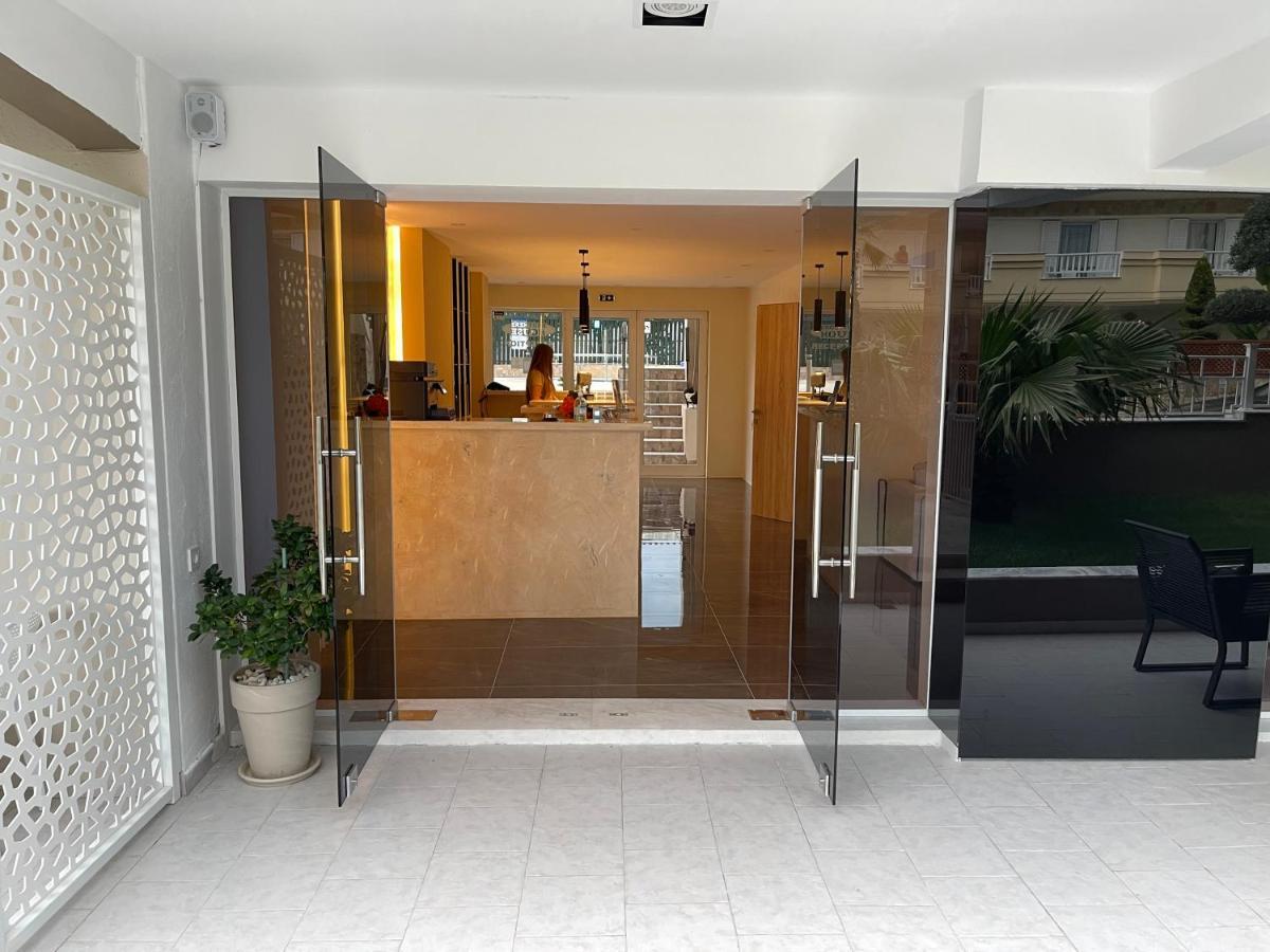 Brother's House Aparthotel 2*