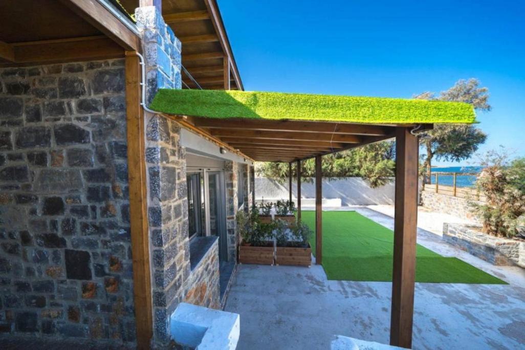 Terrazeus - Stone House Beachfront 3 Apartment Milatos