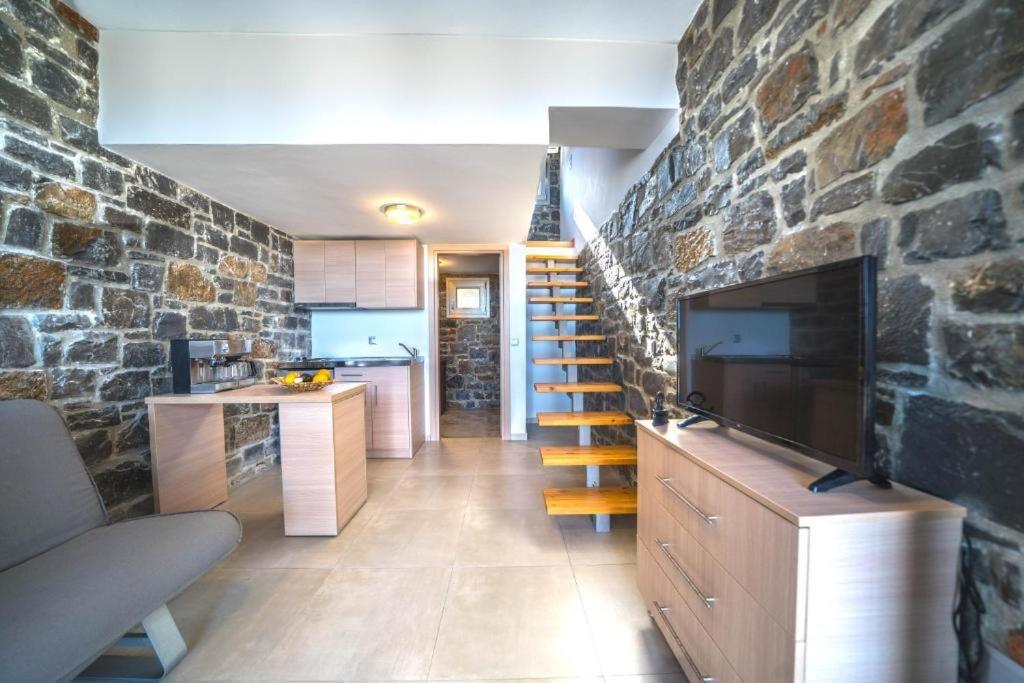 Terrazeus - Stone House Beachfront 3 Milatos