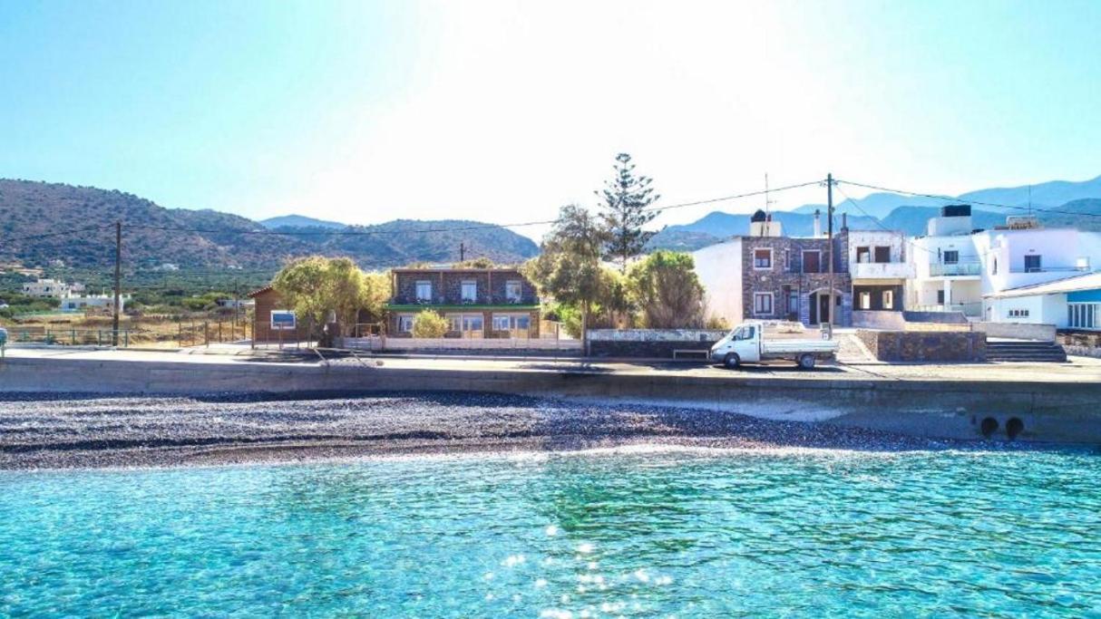 Terrazeus - Stone House Beachfront 3