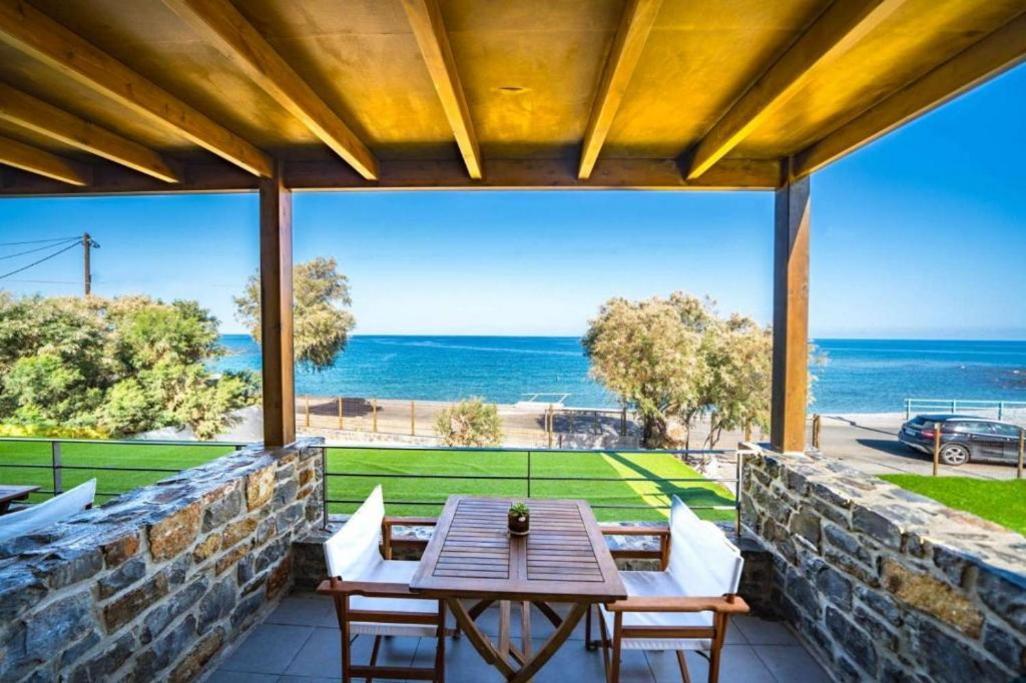 Terrazeus - Stone House Beachfront 3 Apartment