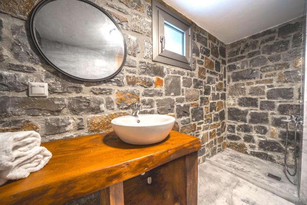 Terrazeus - Stone House Beachfront 3 *