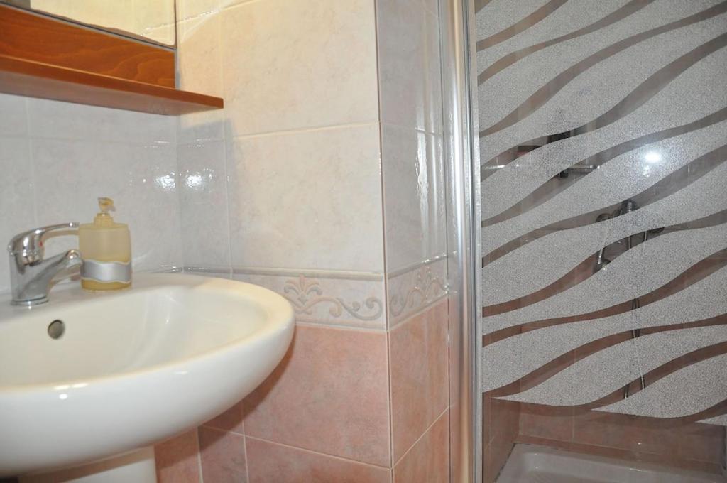 Yades Elegant 2 Minutes Away From The Holiday home