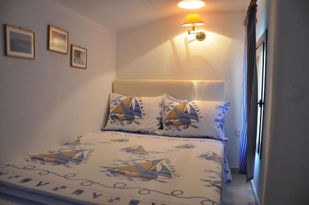 Yades Elegant 2 Minutes Away From The *
