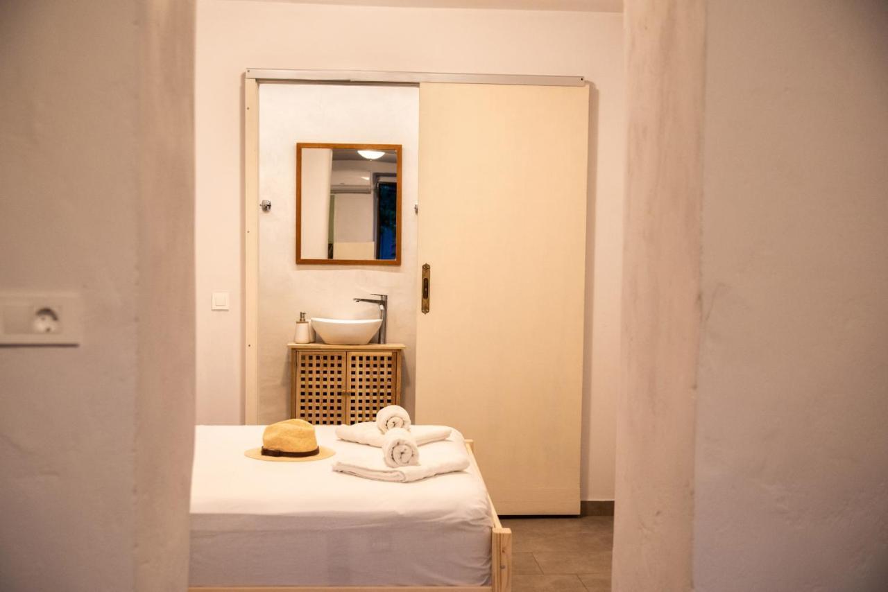 Apartment Feneri 3 -cozy Rustic 20' From *