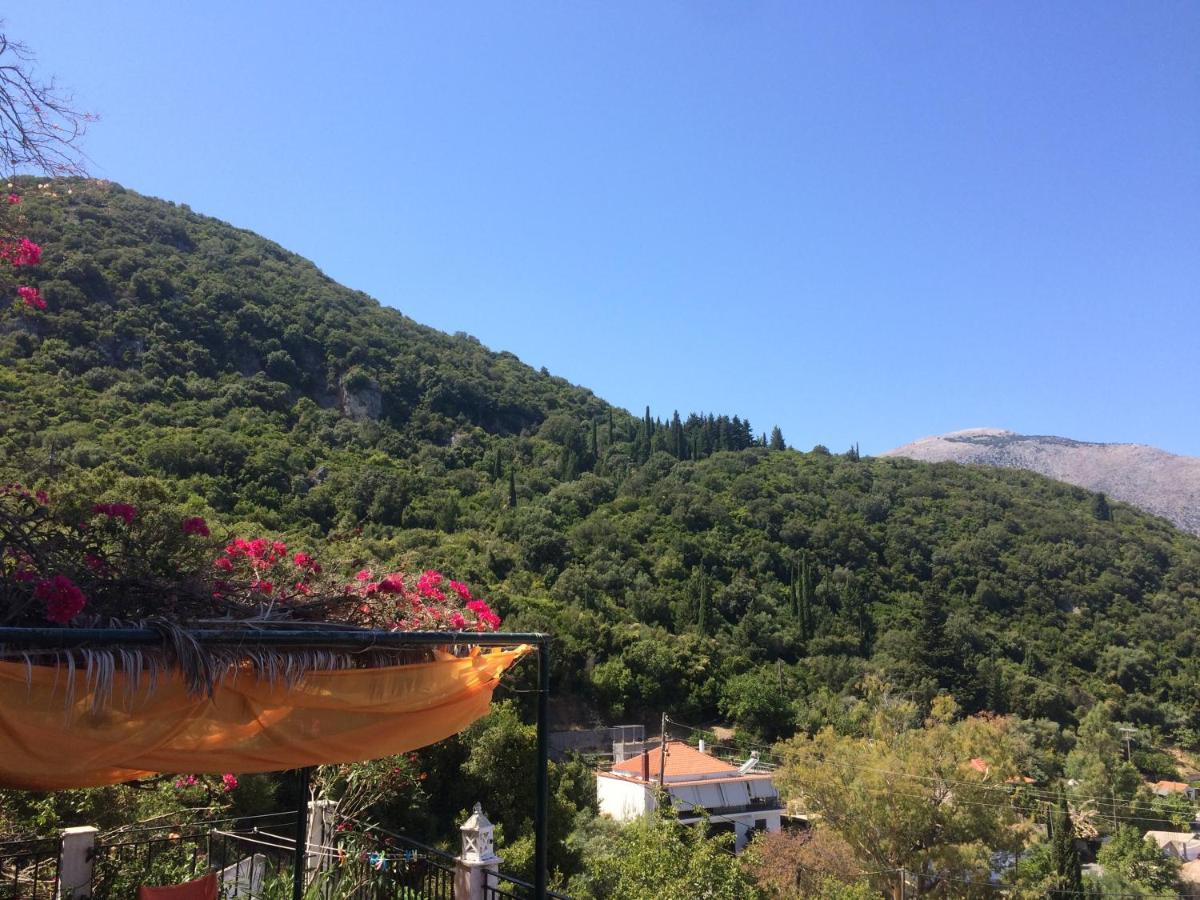 Giannatos' Studios * Poros (Kefalonia)