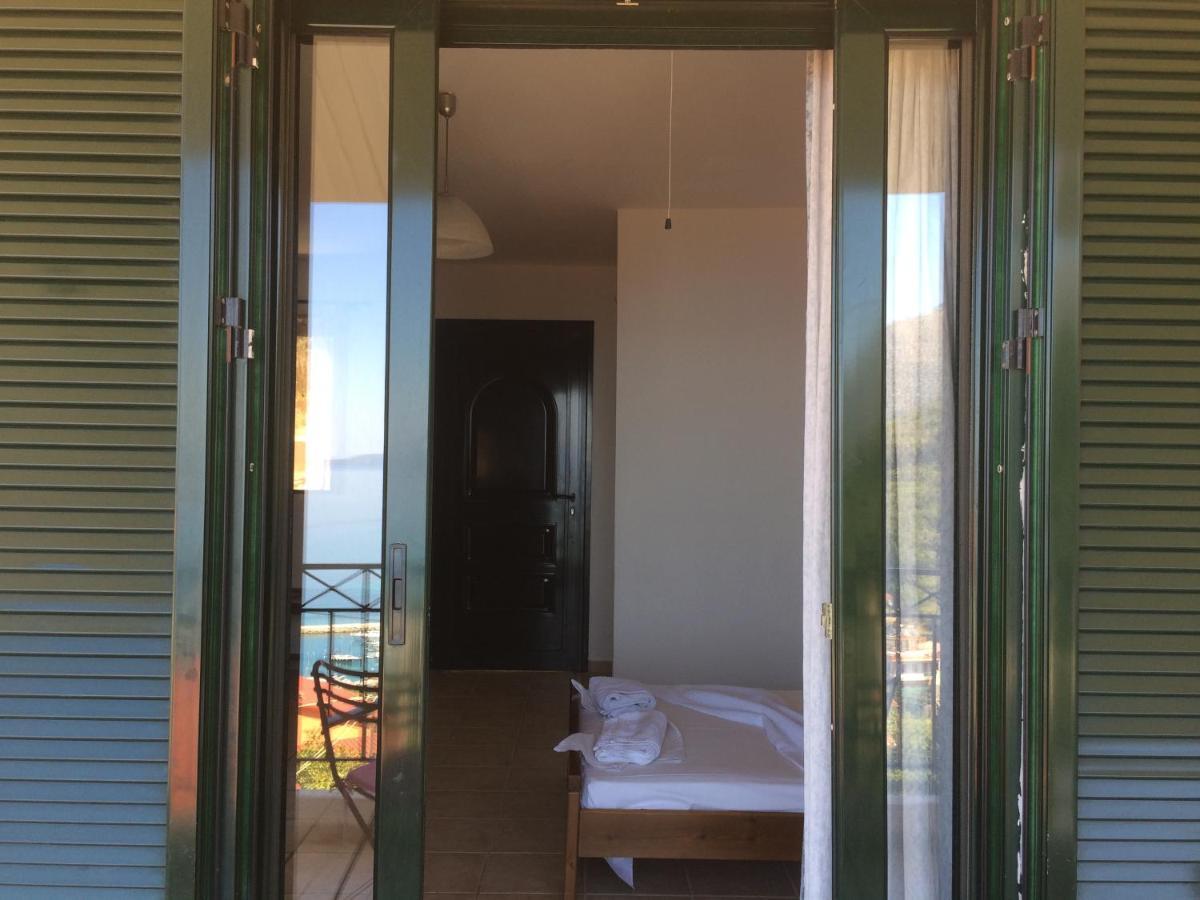 Giannatos' Studios * Poros (Kefalonia)
