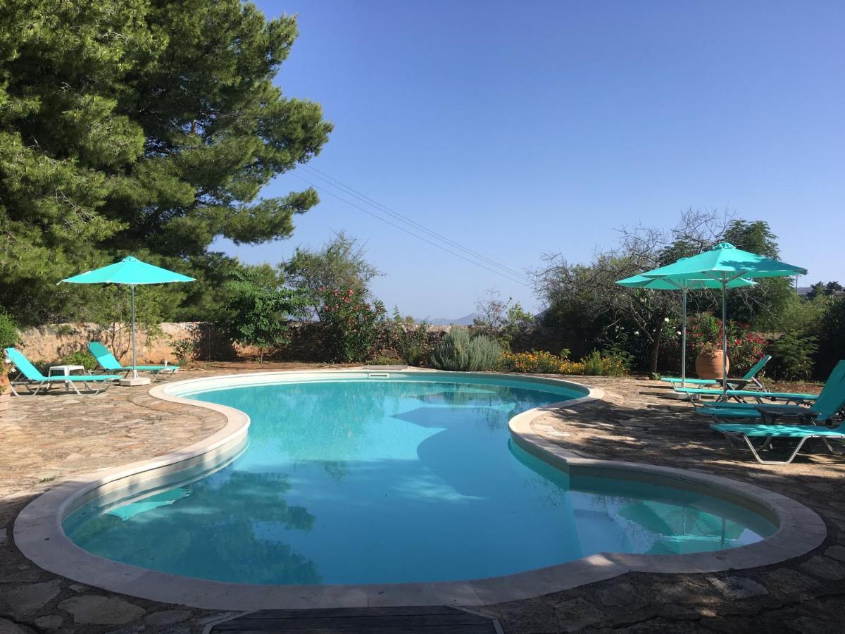 Magdalena Villa *