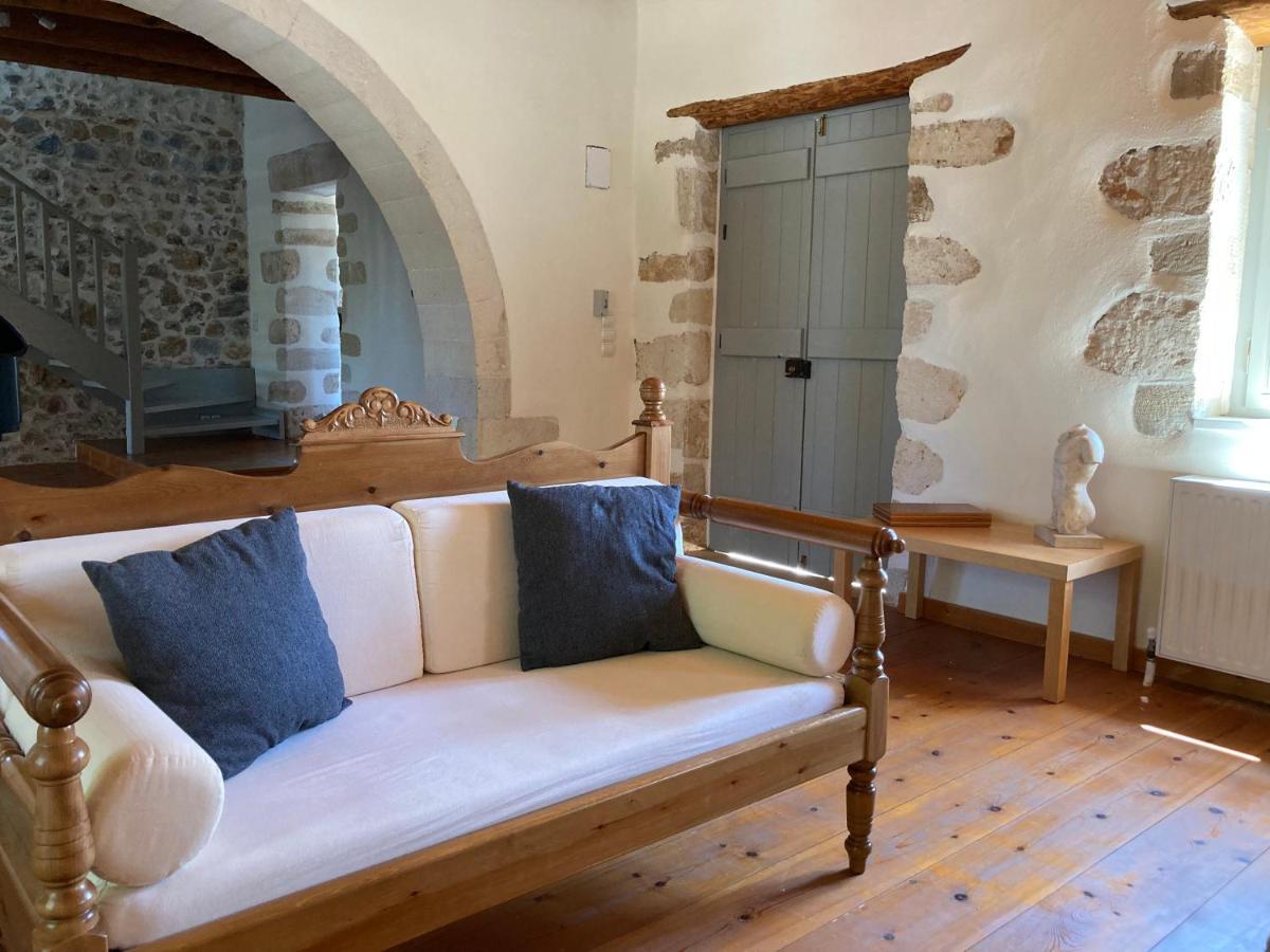 Magdalena Villa *