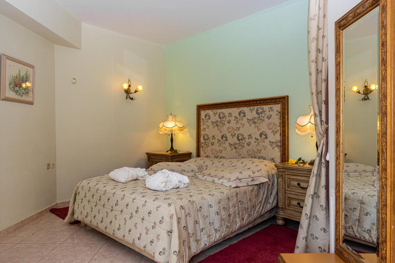 Vergis Epavlis Hotel