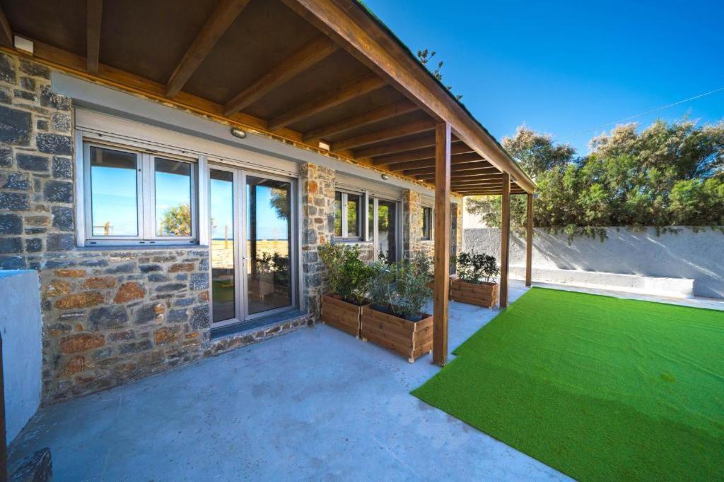 Terrazeus - Stone House Beachfront 3 *