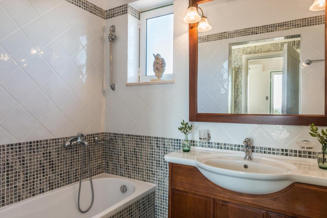 Amantella Villa *