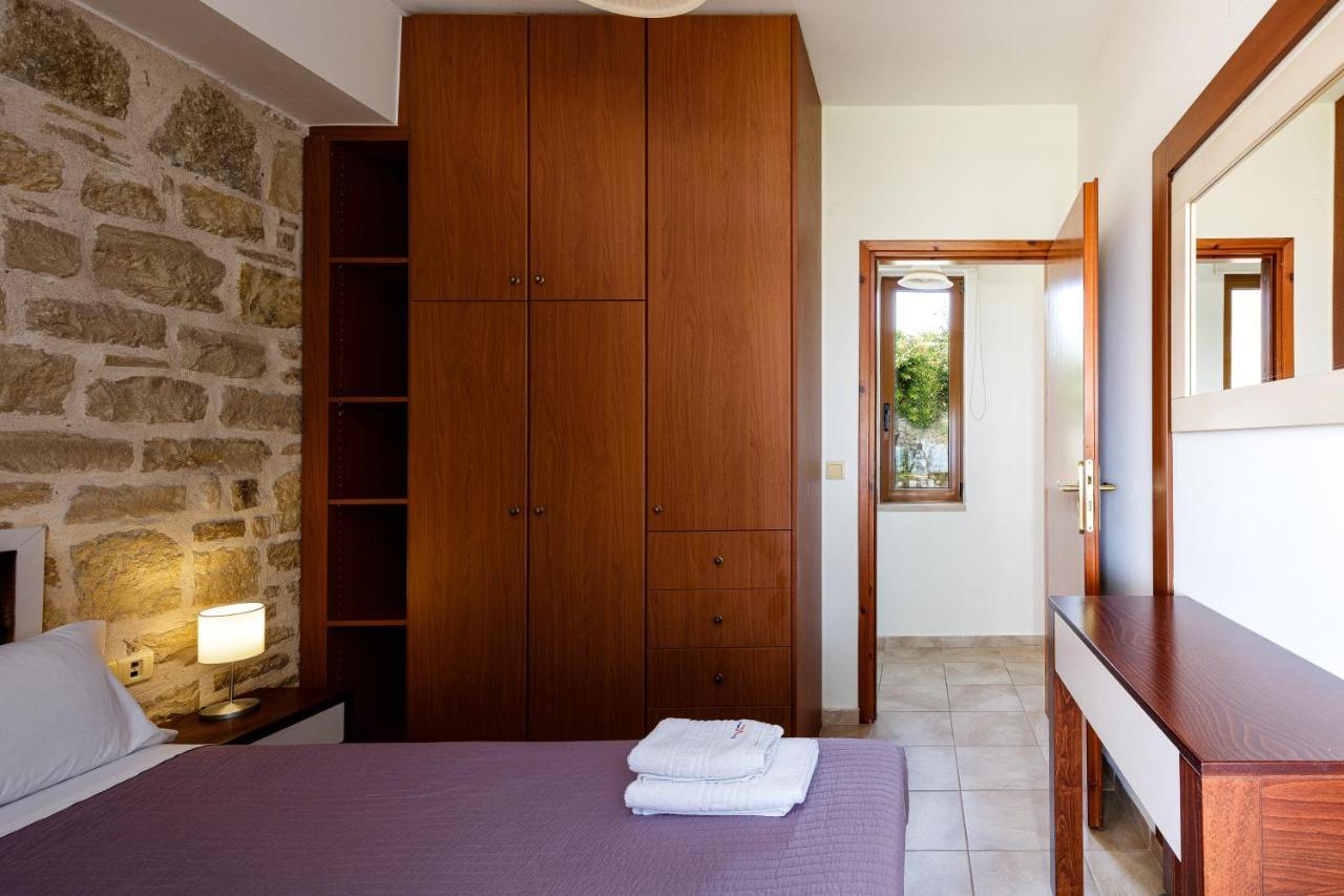 - Private Pools & Seaview - 500m From * Stavromenos