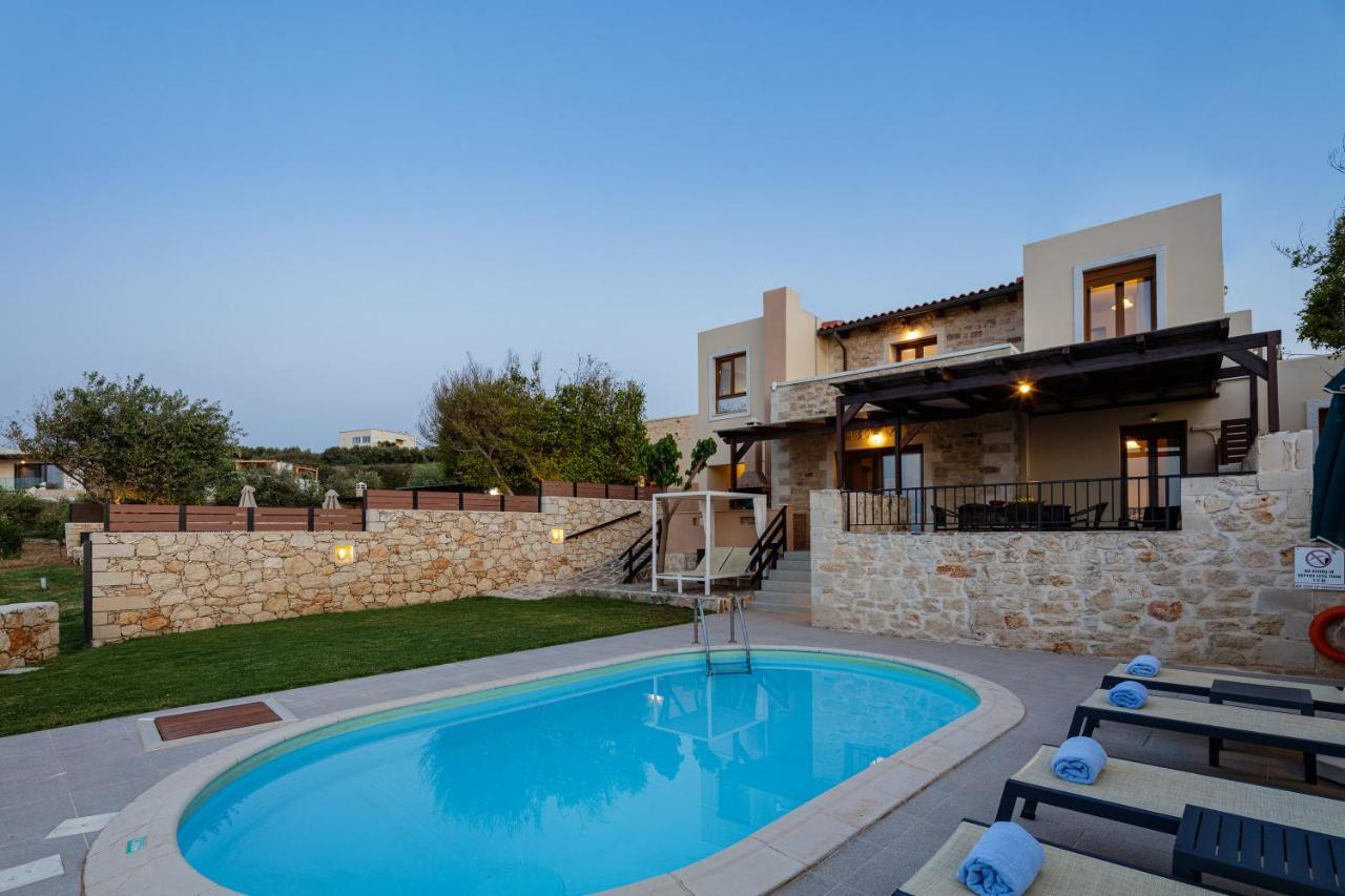 - Private Pools & Seaview - 500m From Stavromenos