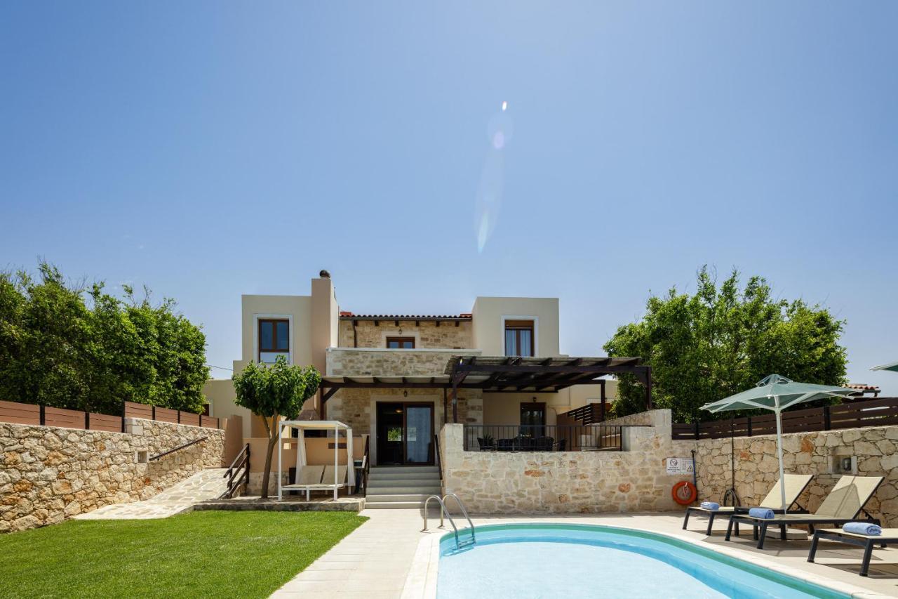 - Private Pools & Seaview - 500m From Villa *
