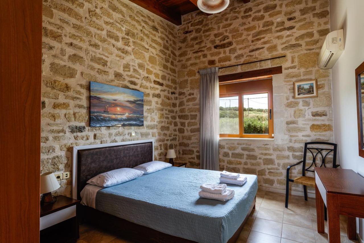 - Private Pools & Seaview - 500m From