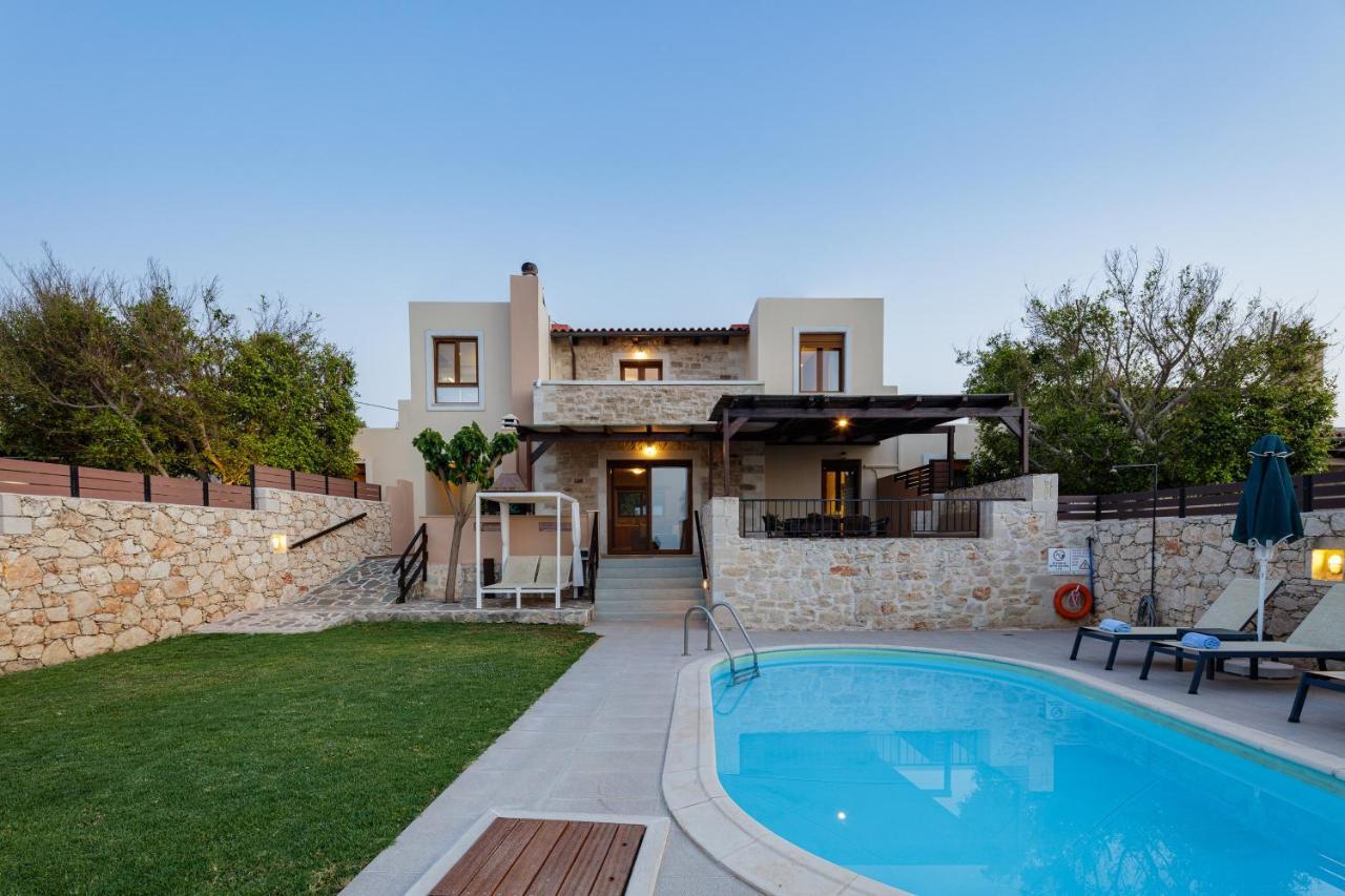 - Private Pools & Seaview - 500m From Villa *