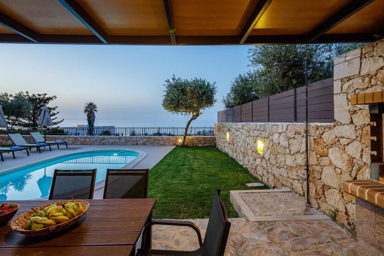 - Private Pools & Seaview - 500m From